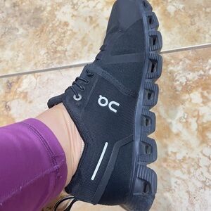 ON Women's Black Athletic Shoes